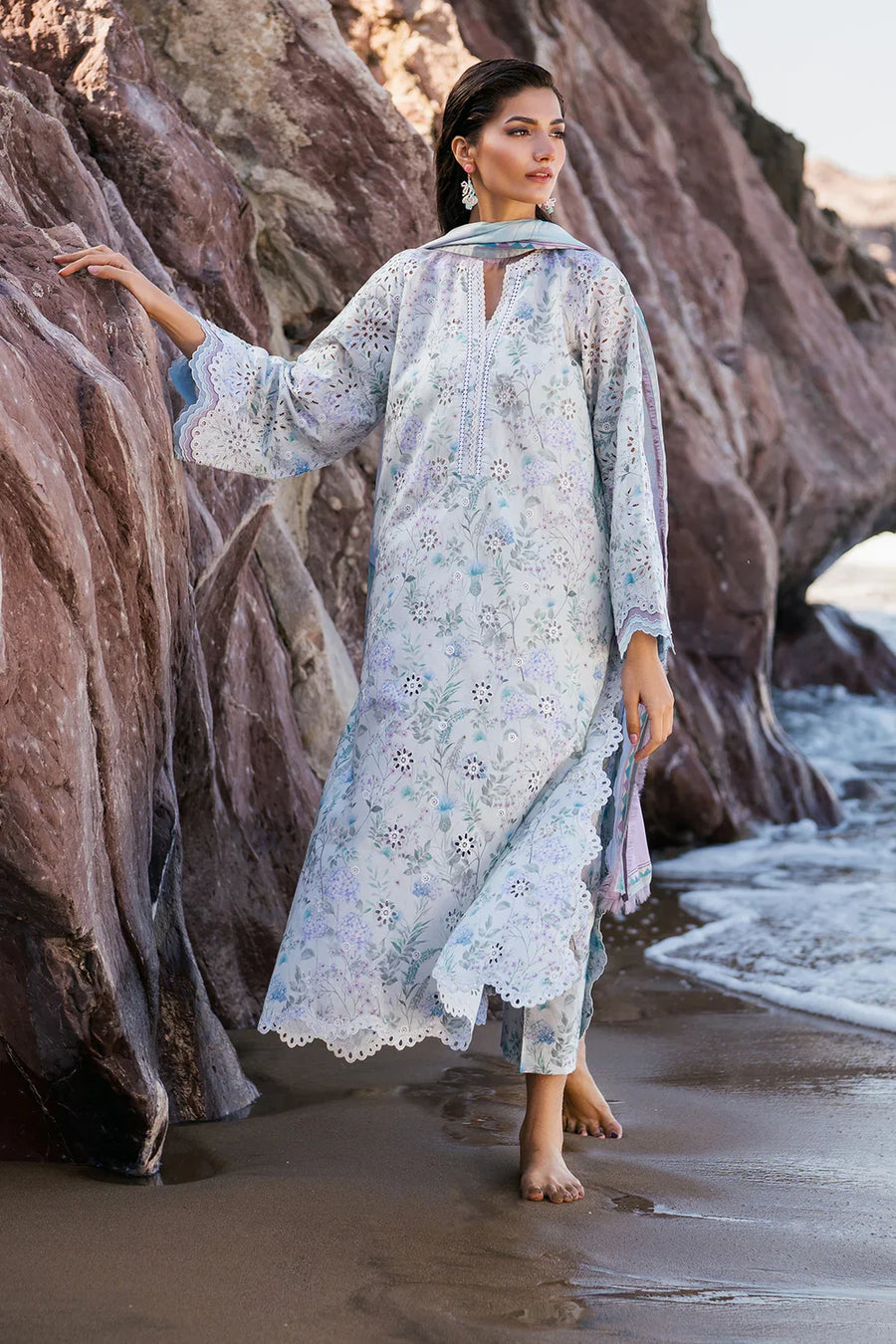 Unstitched'25 - EMBROIDERED PRINTED LAWN UF-4106 (RTS) photo 4