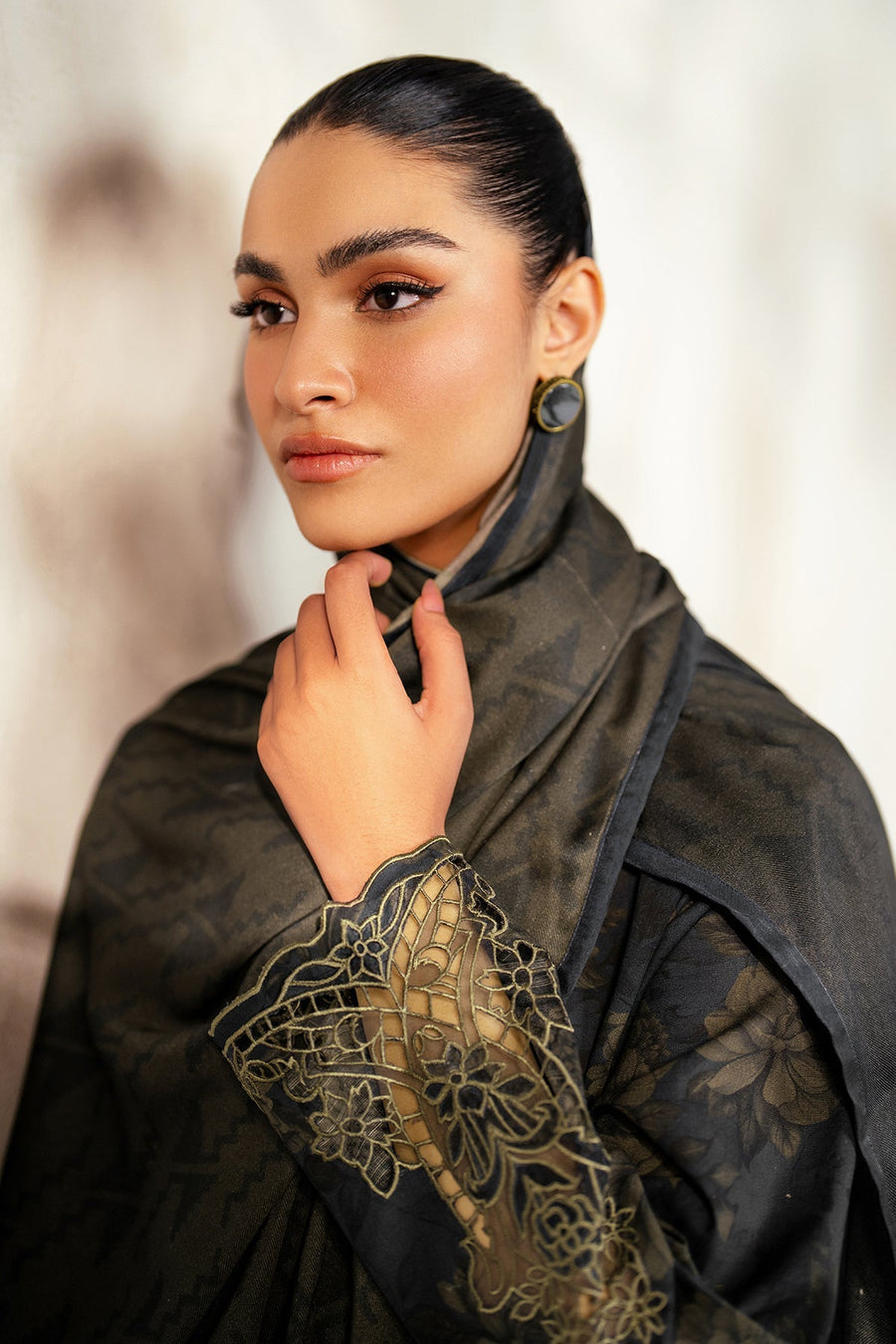Unstitched '24 - Embroidered Khaddar Uf-4029 (RTS) photo 6