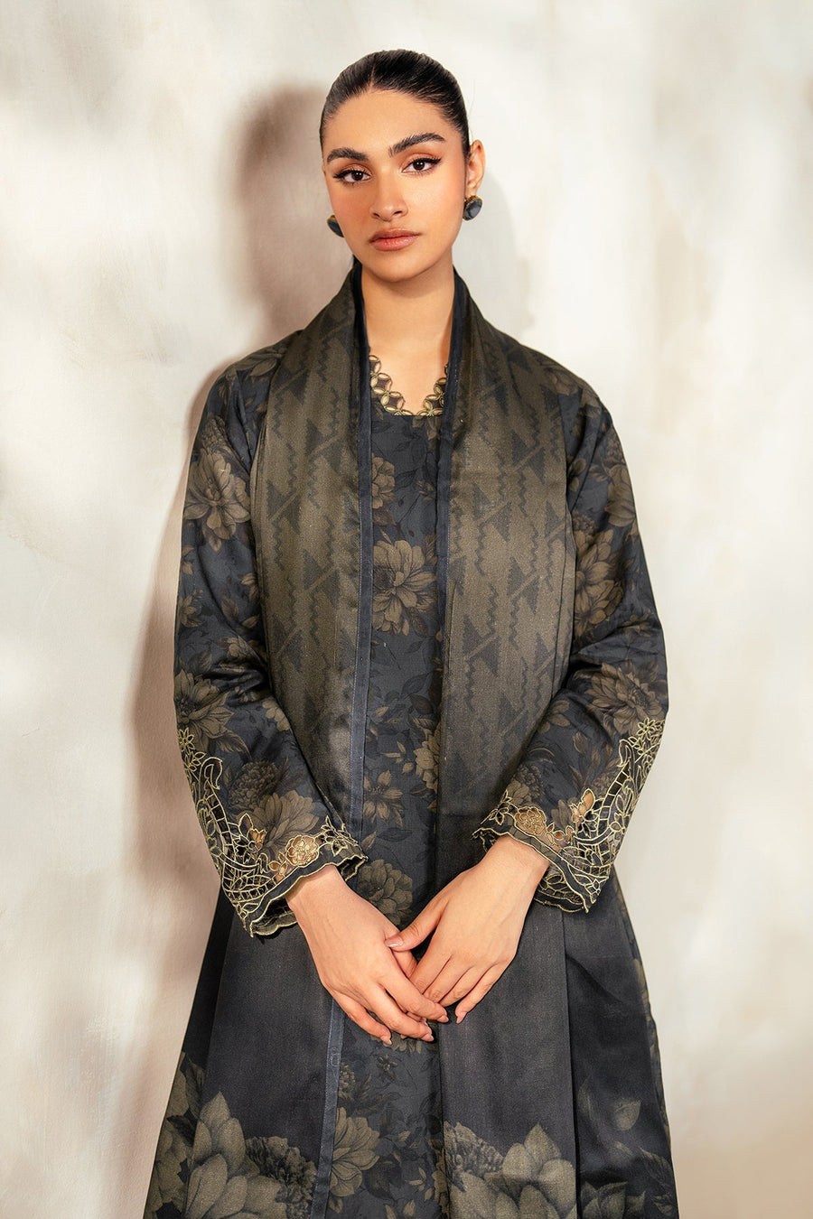 Unstitched '24 - Embroidered Khaddar Uf-4029 (RTS) photo 7