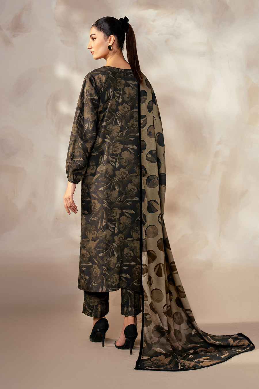 Unstitched '24 - Embroidered Khaddar Uf-4030 (RTS) photo 2