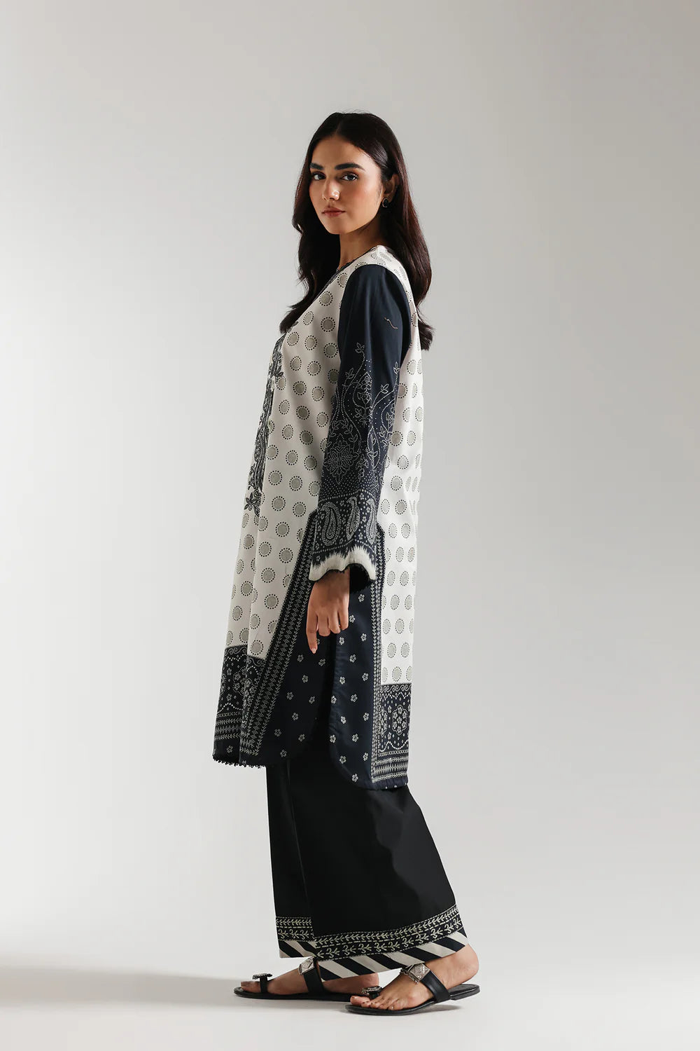 BLACK | E0588/203/901