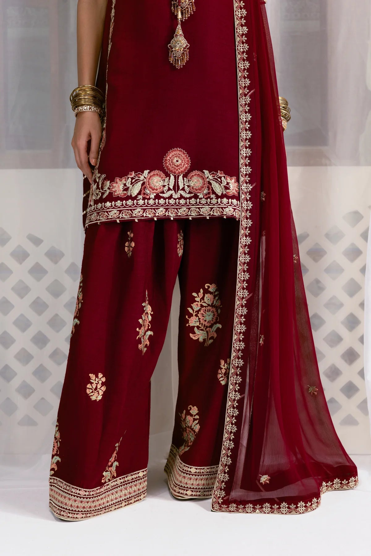 MAROON FARSHI LUXURY WEDDING EDIT 2025 (NPA3-25435)