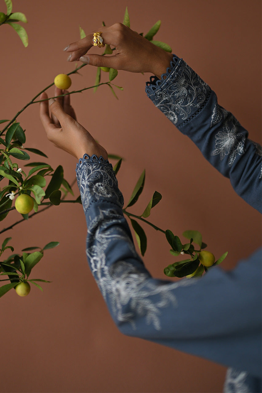 KARANDI'24-BLUE SLATE GREY LUXURY EMBROIDERED KARANDI SET (NEL-24630)