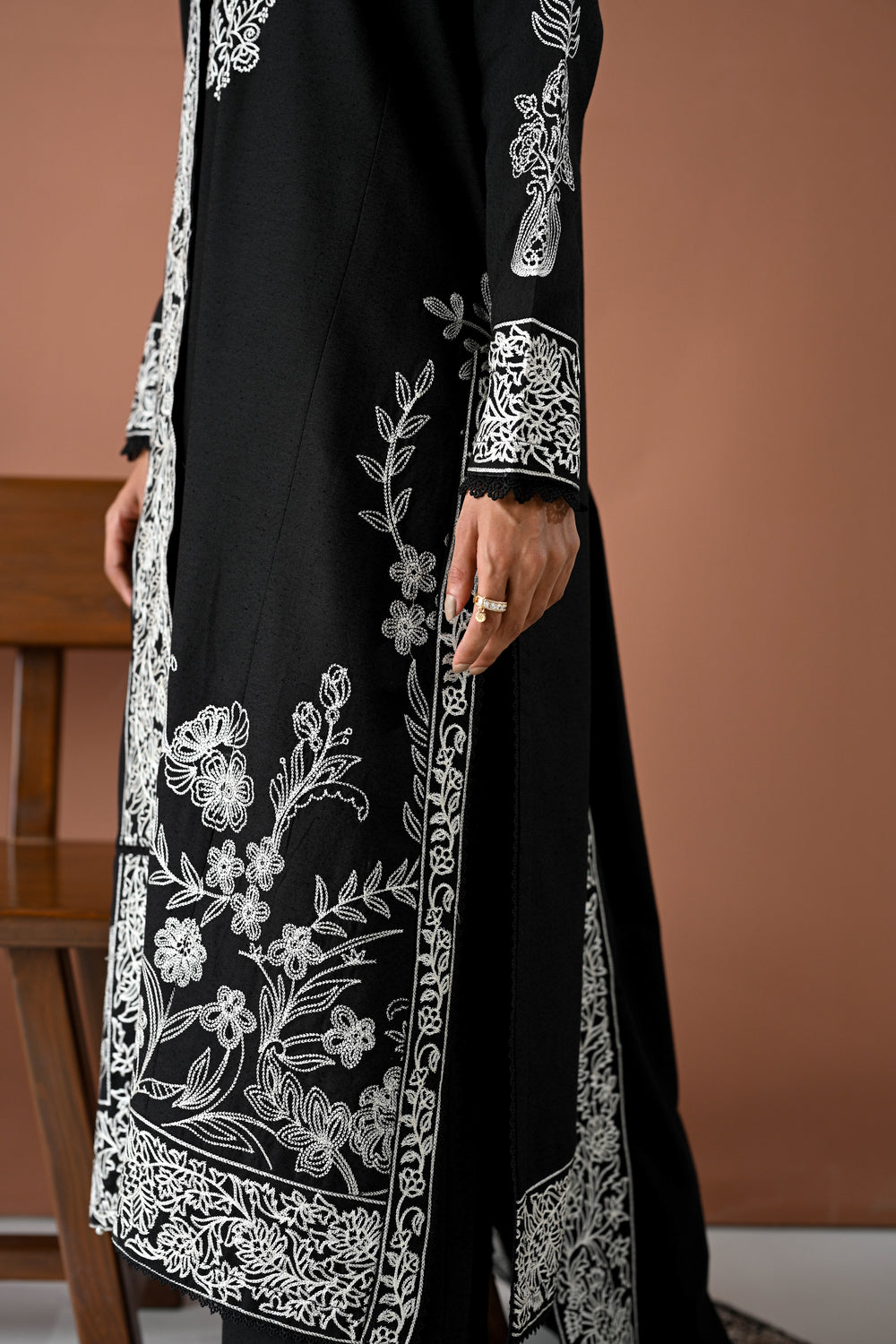 Luxury Karandi Vol II - BLACK MOON LUXURY EMBROIDERED KARANDI SET (NEL-24632)