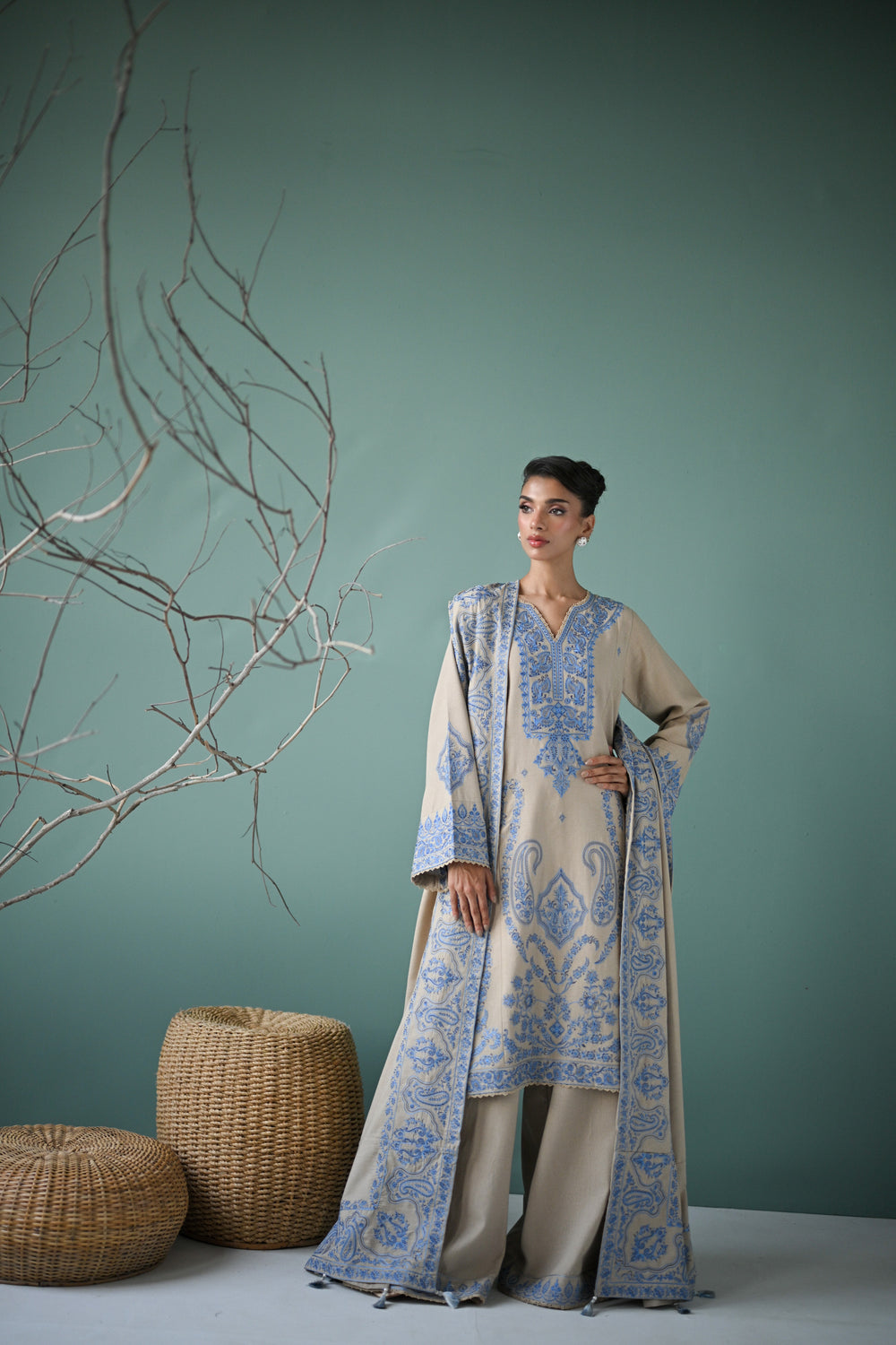Luxury Karandi Vol II - IVORY BEIGE LUXURY EMBROIDERED KARANDI SET (NEL-24638)