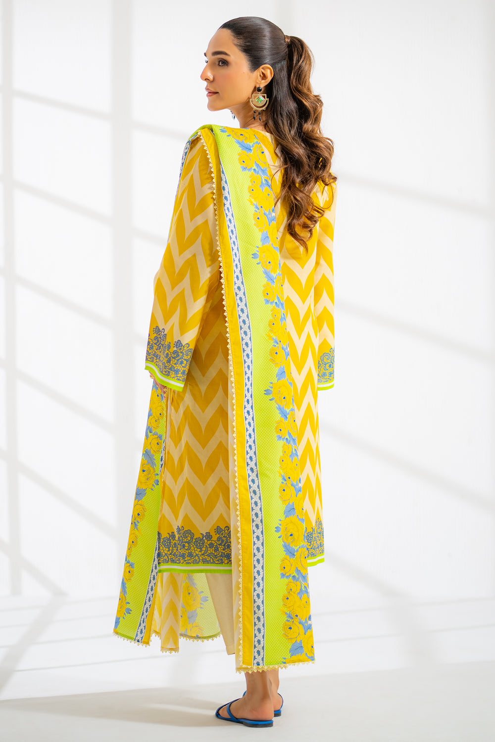 Unstitched Essentials '25 - Meander 3 piece