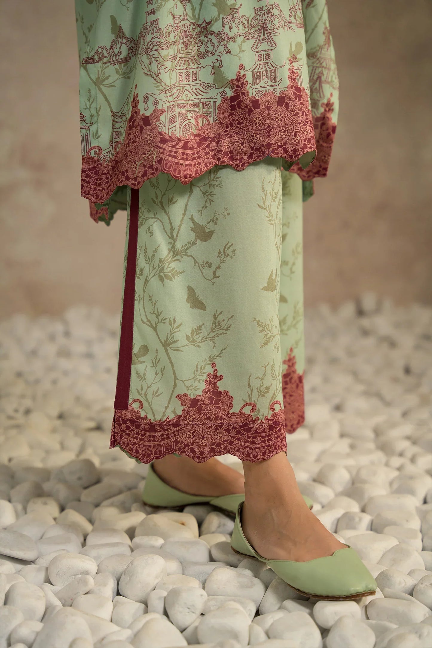 Lawn Pret '25- Duchess Matching Set