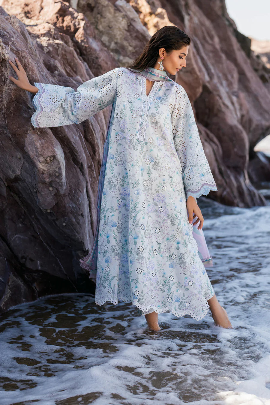 Unstitched'25 - EMBROIDERED PRINTED LAWN UF-4106 (RTS) photo 3