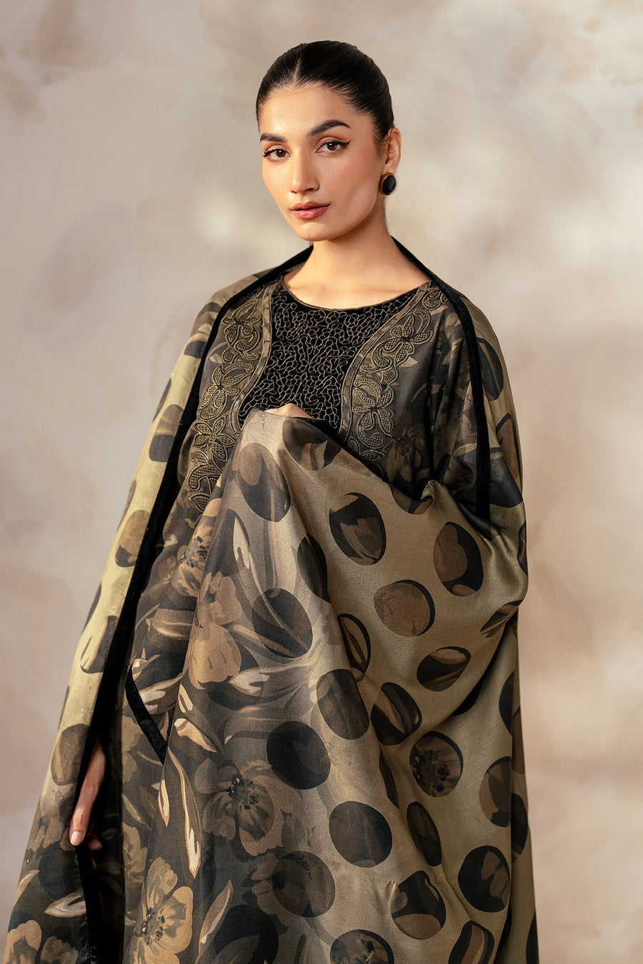 Unstitched '24 - Embroidered Khaddar Uf-4030 (RTS) photo 3