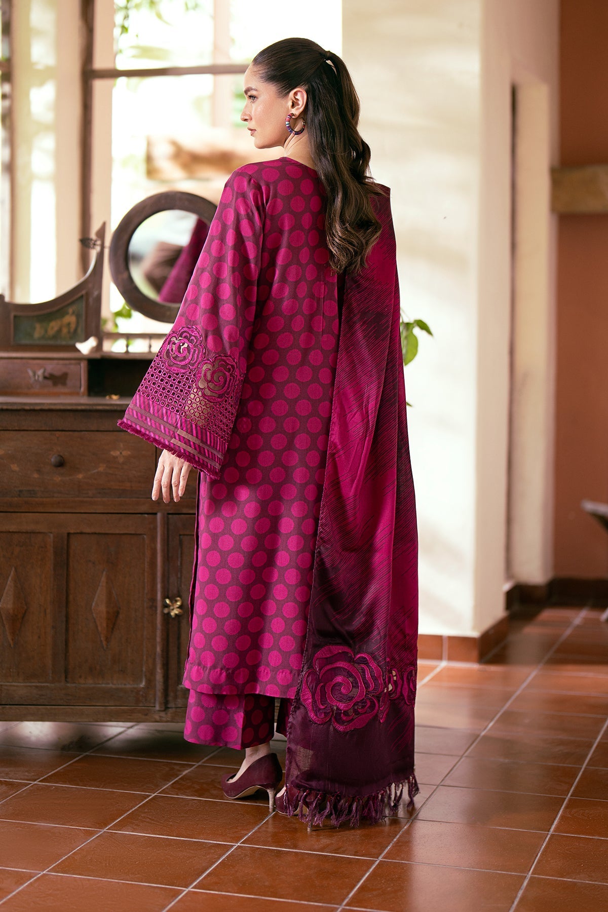 Winter Prints '24 - Embroidered Viscose Uf-762