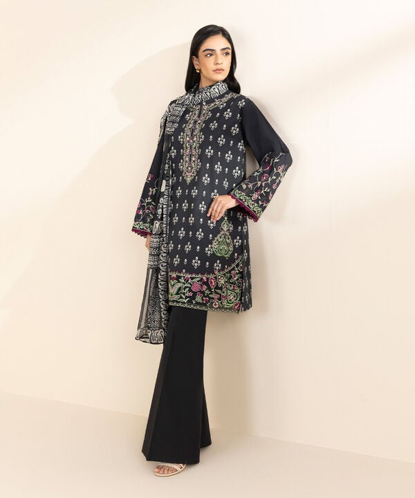 Unstitched Lawn '25 - 3 Piece - Embroidered Lawn Suit - 3PESG25V12AT