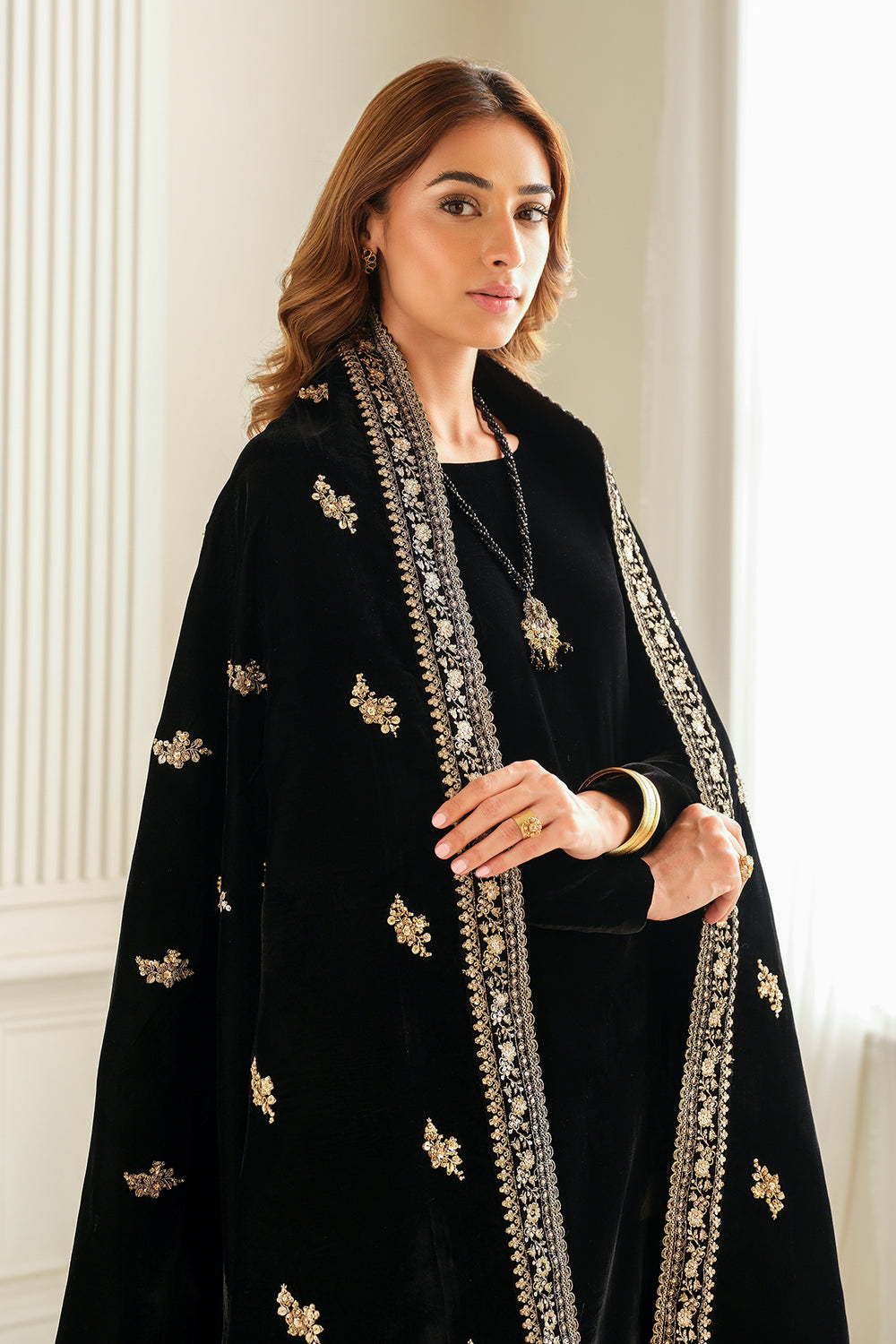 EMBROIDERED VELVET SHAWL VS-55