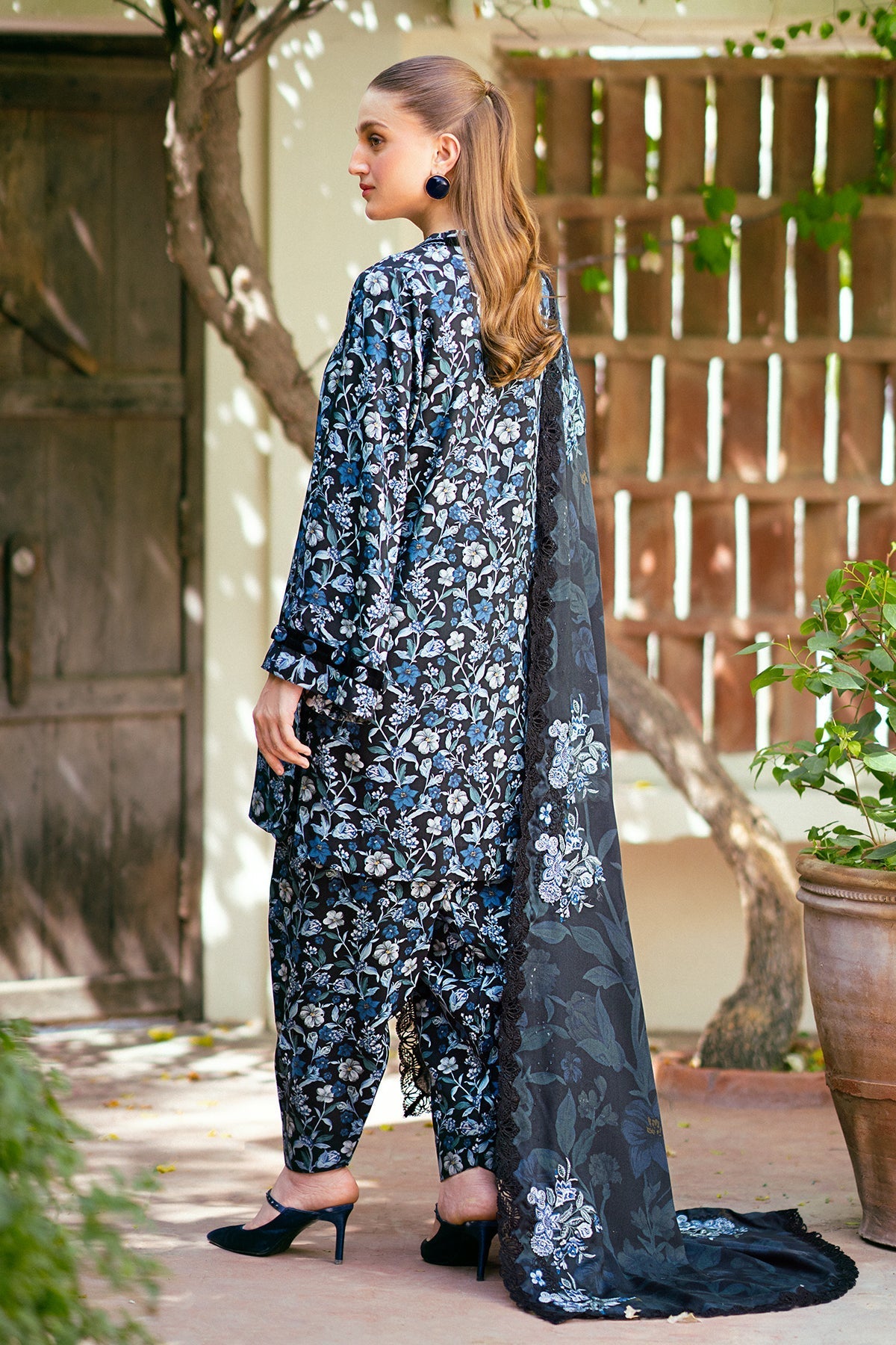 Winter Prints '24 - Embroidered Viscose Uf-767