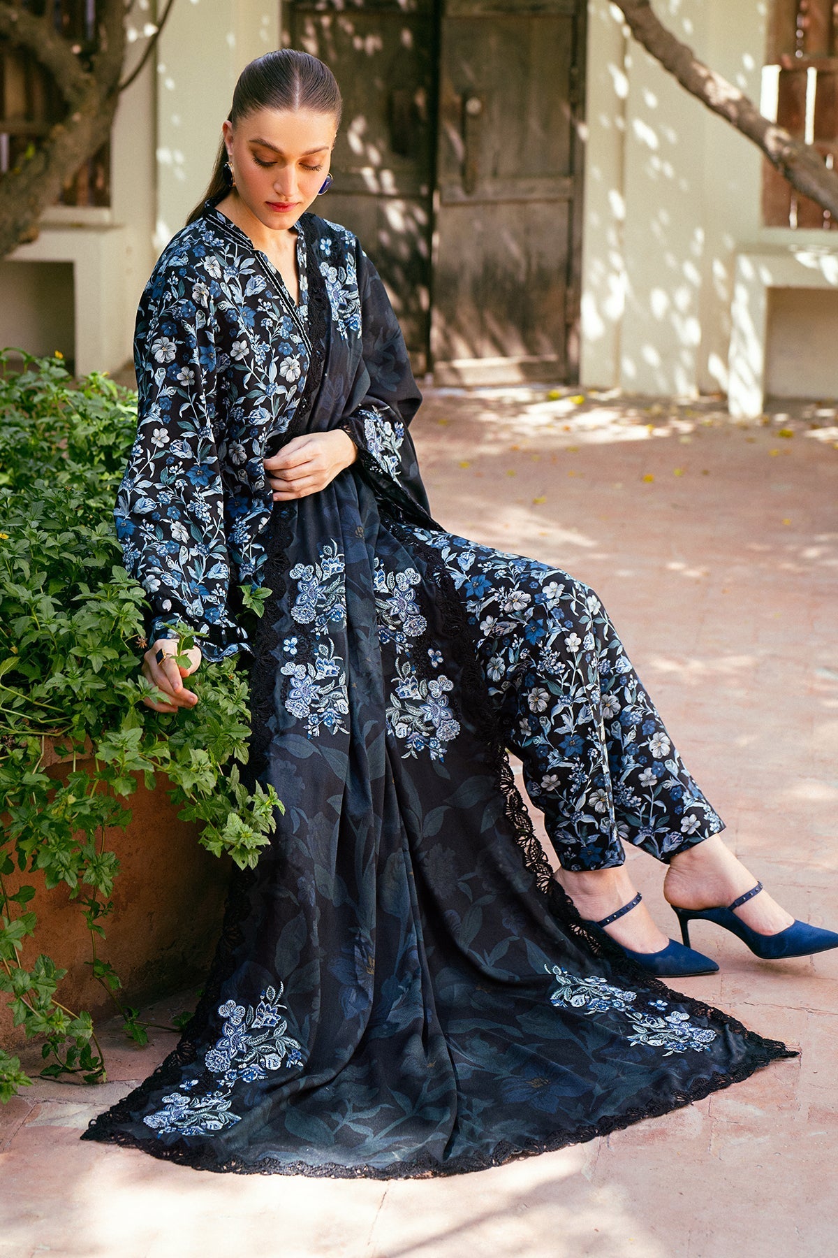 Winter Prints '24 - Embroidered Viscose Uf-767