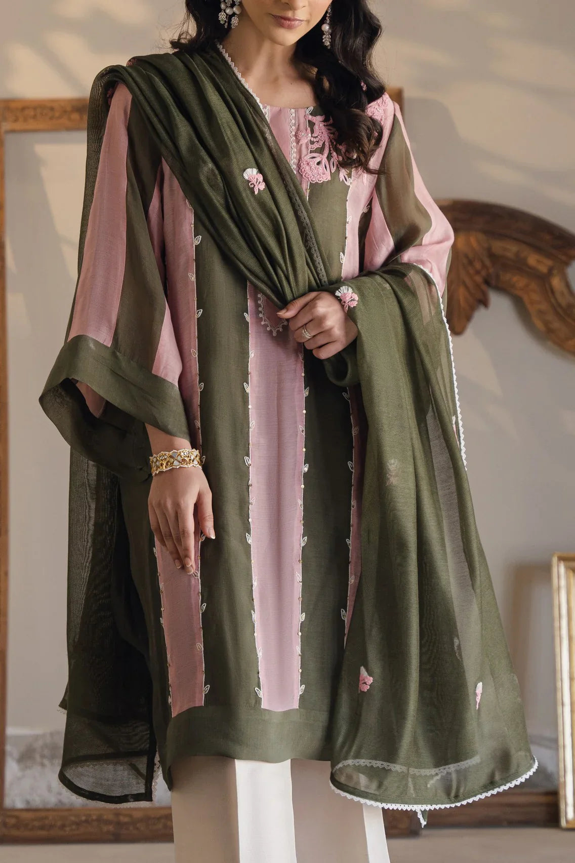 Semi formals Luxury'25 - Jaania in Green/Pink