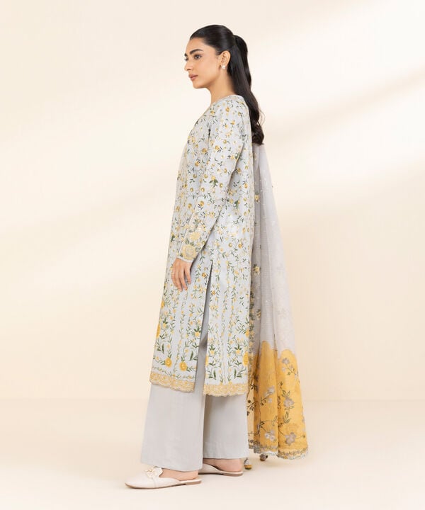 Unstitched Lawn '25 - 3 Piece - Embroidered Lawn Suit - U3PESG25V111