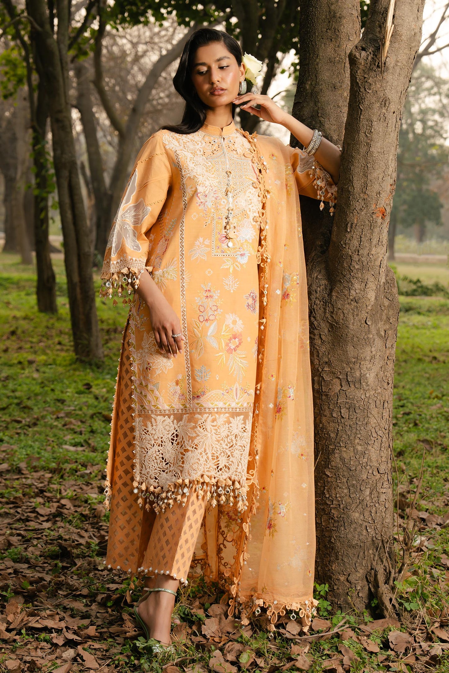 Luxury Lawn '25 - L251-008B-3CT