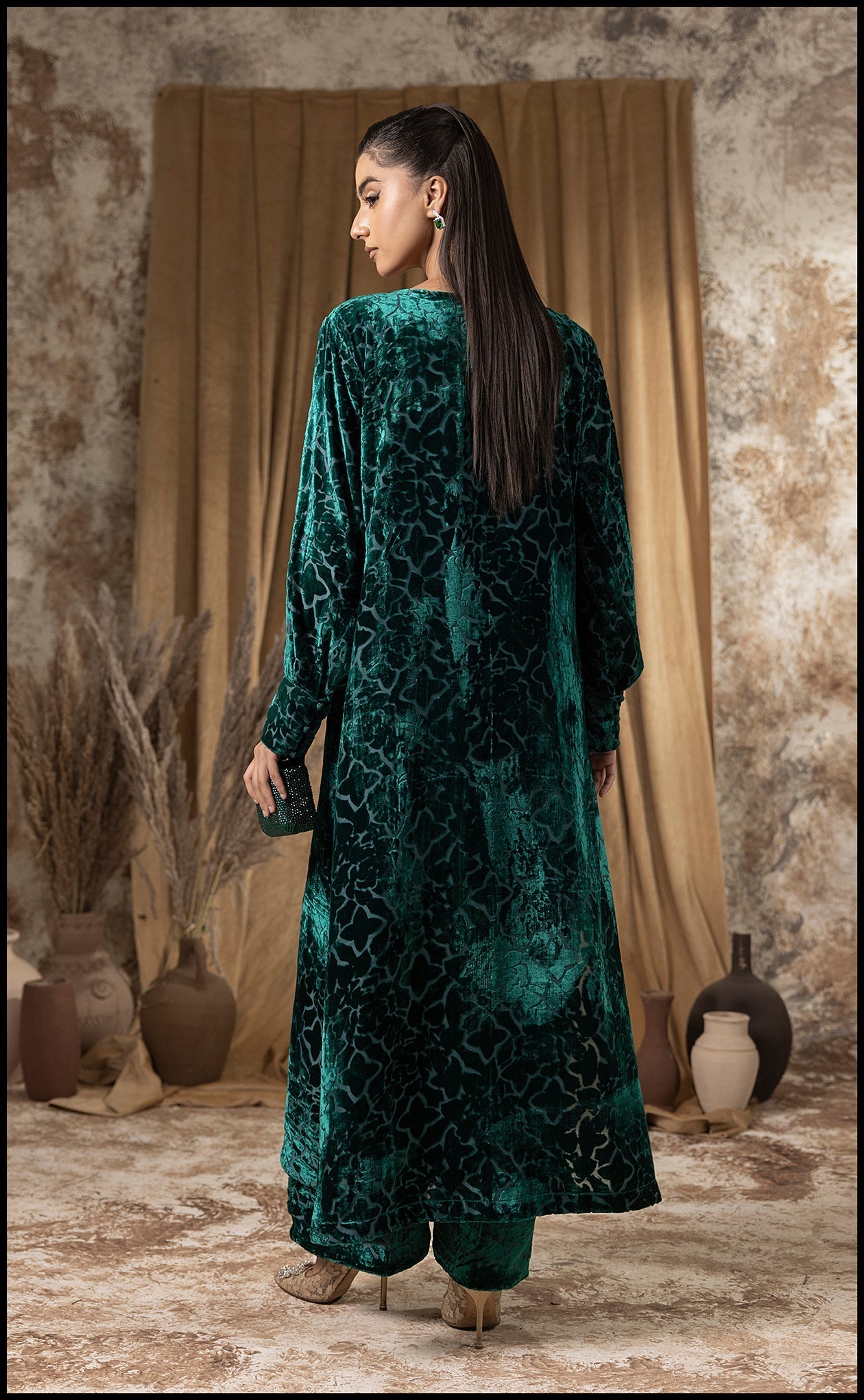 A Velvet Affair'24 - Emerald elegance